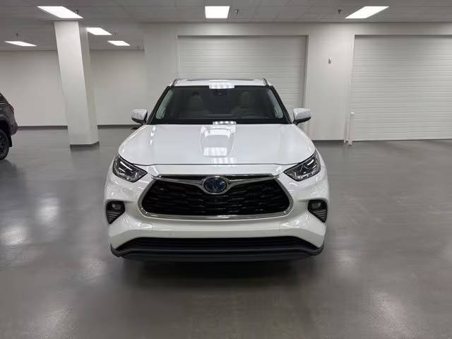 2021 Toyota Highlander Hybrid Limited AWD photo