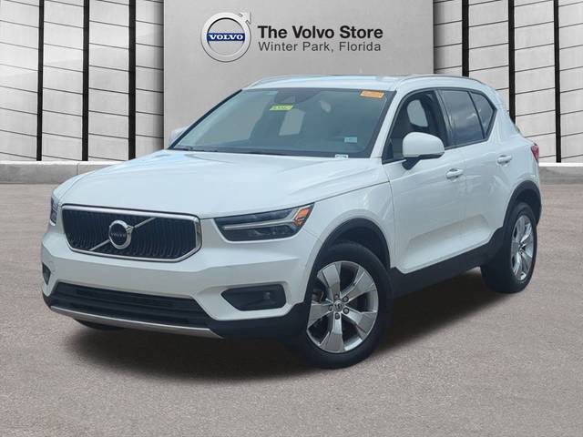 2021 Volvo XC40 Momentum FWD photo