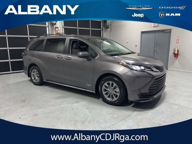 2021 Toyota Sienna LE FWD photo