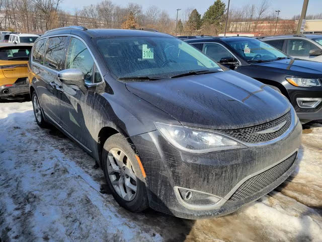 2020 Chrysler Pacifica Minivan Limited FWD photo