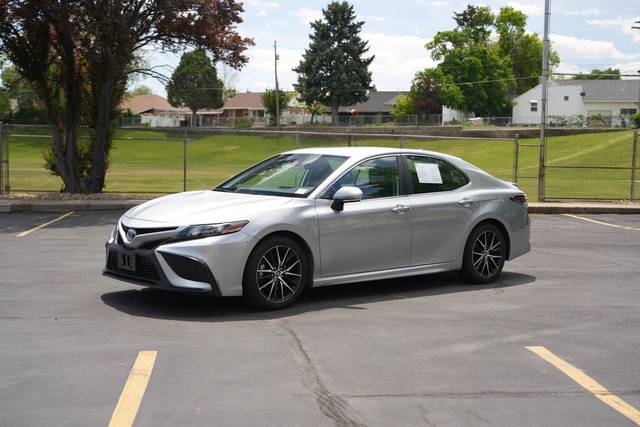 2021 Toyota Camry Hybrid SE FWD photo