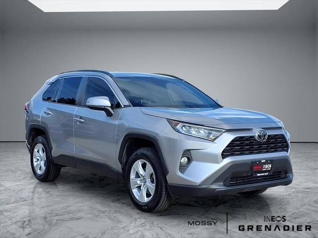 2021 Toyota RAV4 XLE FWD photo