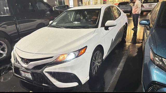 2021 Toyota Camry SE FWD photo