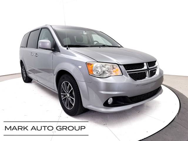 2017 Dodge Grand Caravan SXT FWD photo