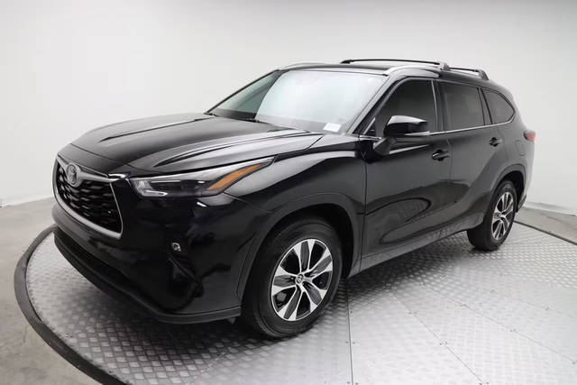 2021 Toyota Highlander XLE FWD photo