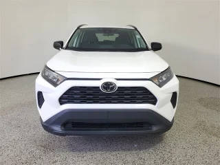 2021 Toyota RAV4 LE FWD photo