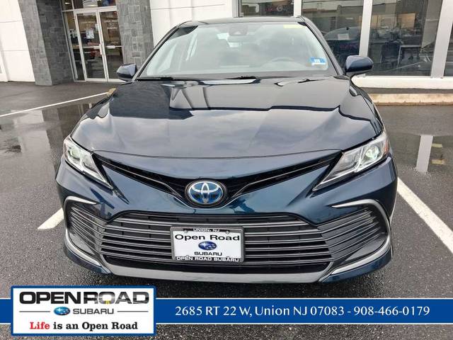 2021 Toyota Camry Hybrid LE FWD photo