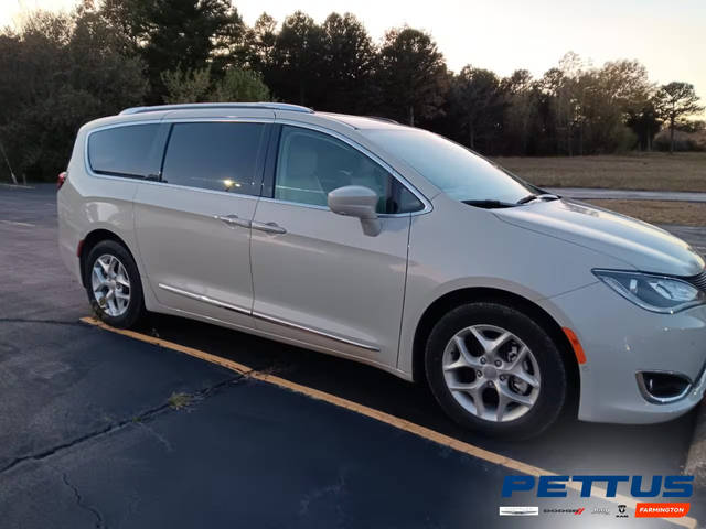 2020 Chrysler Pacifica Minivan Touring L Plus FWD photo