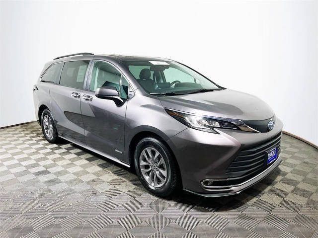 2021 Toyota Sienna XLE FWD photo