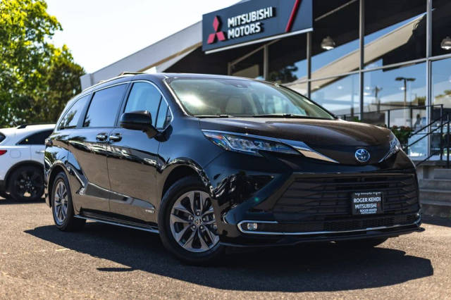 2021 Toyota Sienna XLE AWD photo