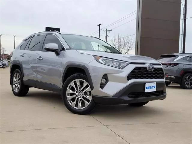 2021 Toyota RAV4 XLE Premium FWD photo