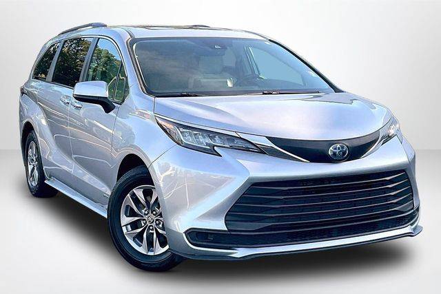 2021 Toyota Sienna LE FWD photo
