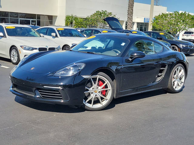 2021 Porsche Cayman  RWD photo