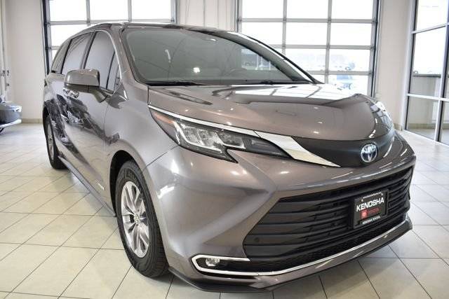 2021 Toyota Sienna XLE FWD photo