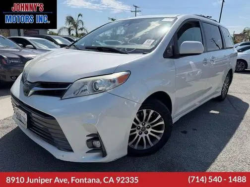 2018 Toyota Sienna XLE FWD photo