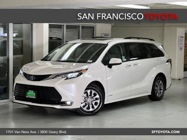 2021 Toyota Sienna XLE FWD photo