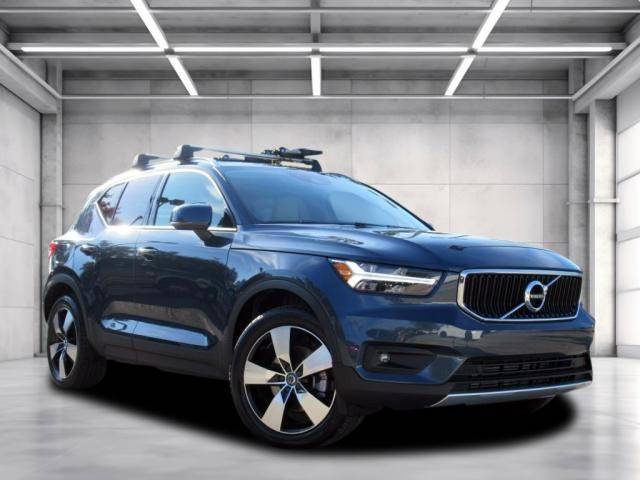 2021 Volvo XC40 Momentum FWD photo