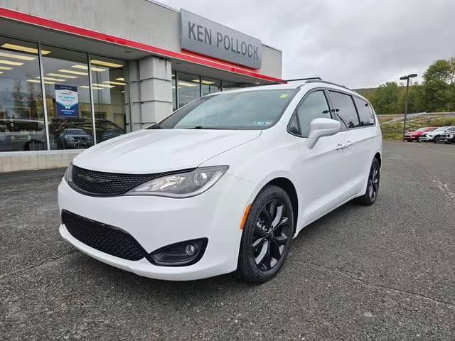 2020 Chrysler Pacifica Minivan Touring L Plus FWD photo