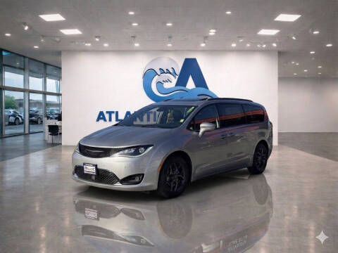 2020 Chrysler Pacifica Minivan Limited FWD photo