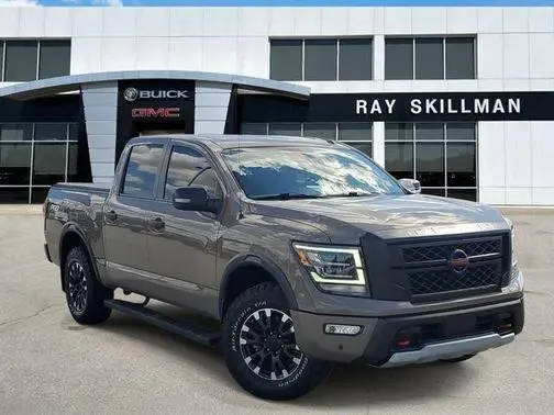 2021 Nissan Titan PRO-4X 4WD photo