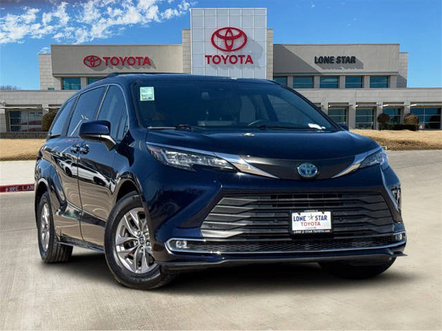 2021 Toyota Sienna XLE FWD photo