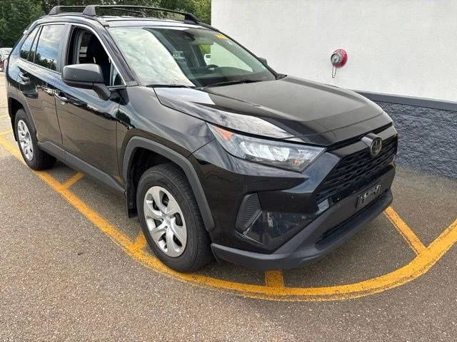 2021 Toyota RAV4 LE AWD photo