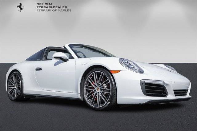2018 Porsche 911 4 GTS AWD photo