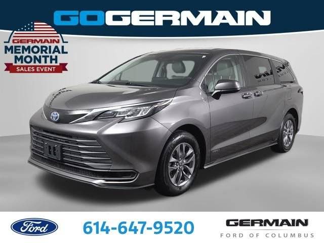 2021 Toyota Sienna LE FWD photo
