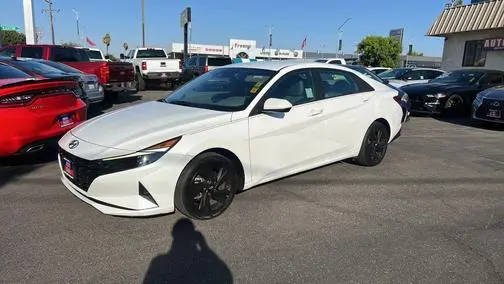 2021 Hyundai Elantra SEL FWD photo