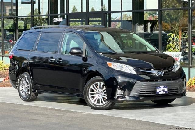 2020 Toyota Sienna XLE FWD photo