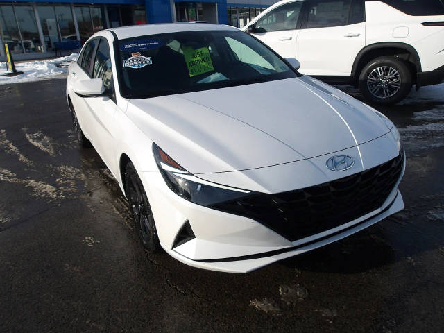 2021 Hyundai Elantra SEL FWD photo