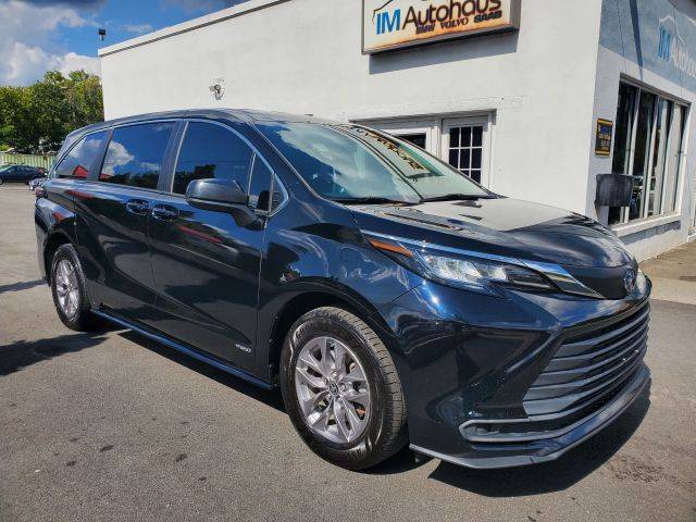 2021 Toyota Sienna LE FWD photo