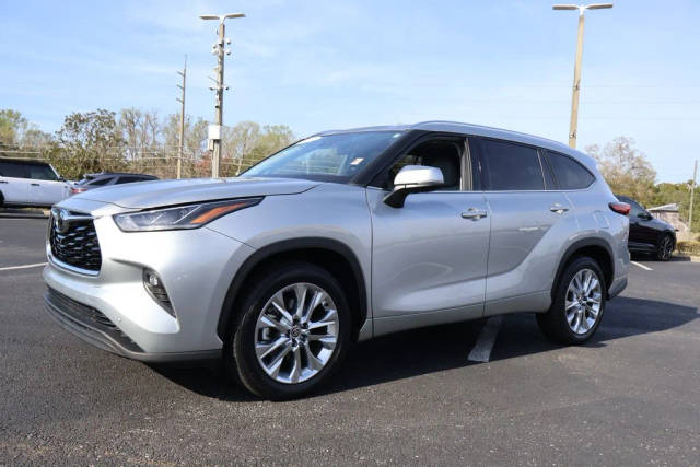 2021 Toyota Highlander Limited FWD photo
