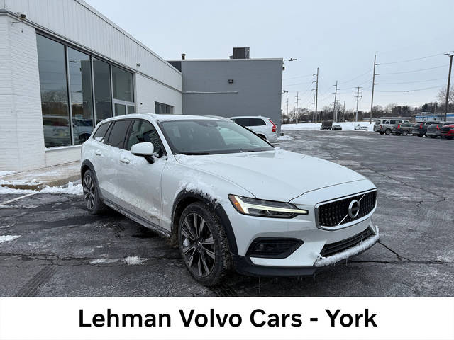 2021 Volvo V60 Cross Country  AWD photo