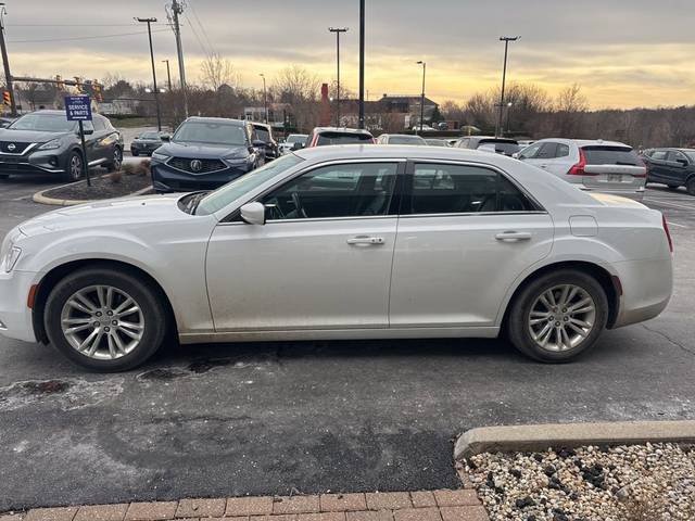 2020 Chrysler 300 Touring L RWD photo