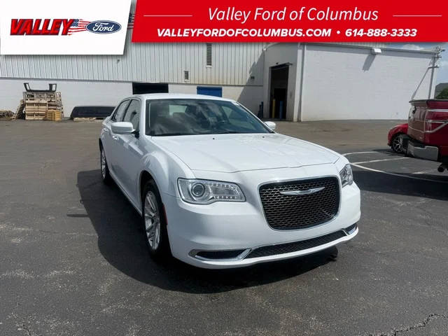 2020 Chrysler 300 Touring L RWD photo