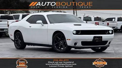 2021 Dodge Challenger SXT RWD photo