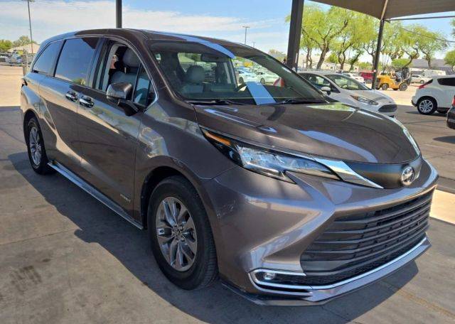 2021 Toyota Sienna XLE FWD photo