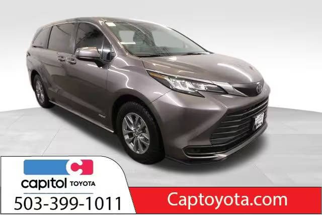 2021 Toyota Sienna LE FWD photo