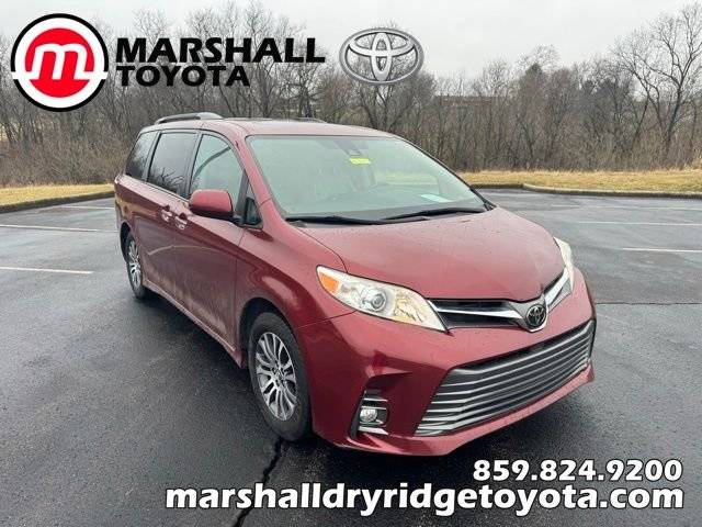 2019 Toyota Sienna XLE FWD photo