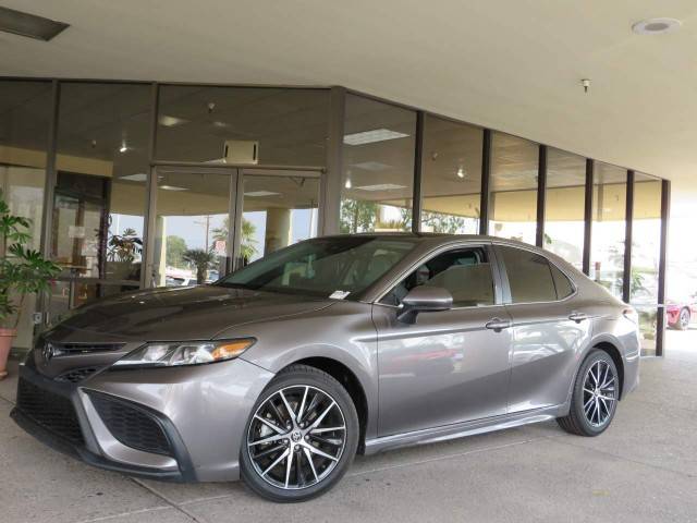 2021 Toyota Camry SE FWD photo