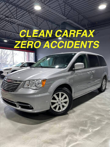 2015 Chrysler Town and Country Touring FWD photo