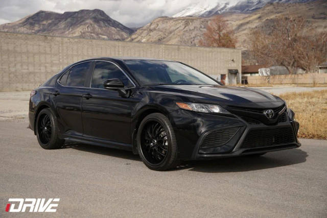 2021 Toyota Camry SE FWD photo