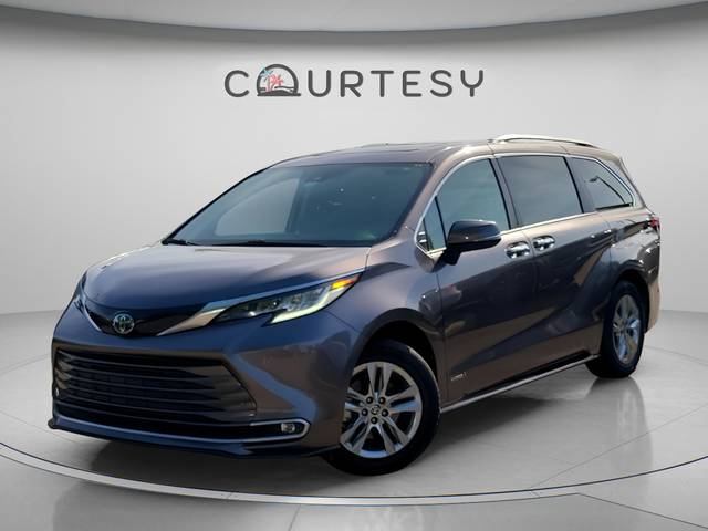 2021 Toyota Sienna Limited FWD photo