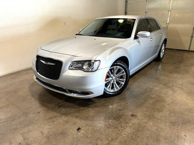 2021 Chrysler 300 Touring L RWD photo