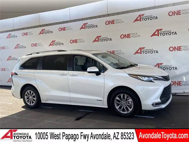 2021 Toyota Sienna XLE FWD photo