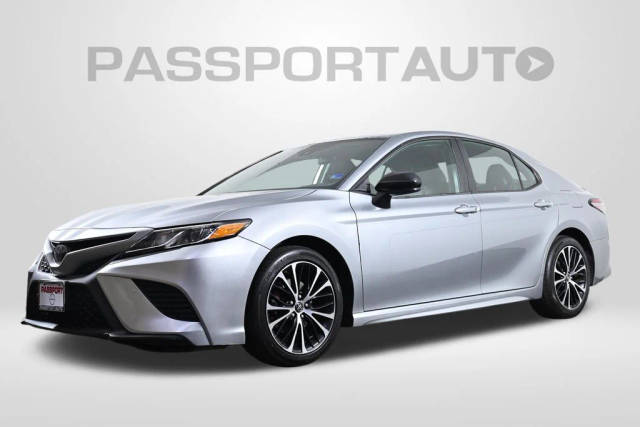 2019 Toyota Camry SE FWD photo