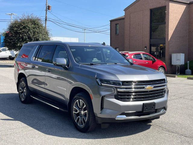 2021 Chevrolet Suburban LT 4WD photo