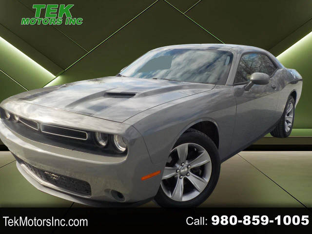 2019 Dodge Challenger SXT RWD photo