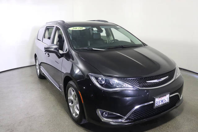 2020 Chrysler Pacifica Minivan Limited FWD photo